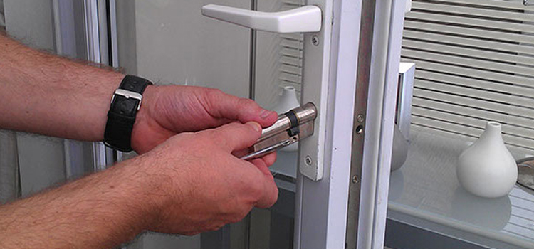 Commercial Door Lock Repair in Kerman